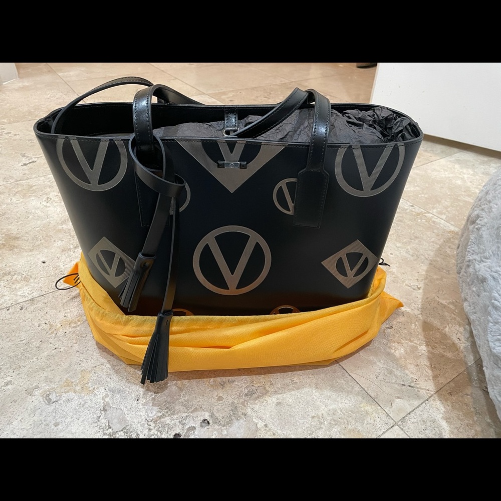 Valentino soho logo leather tote